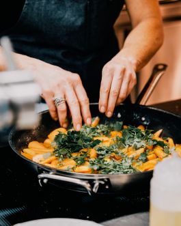 CHRISTIN <br> BÜTTNER