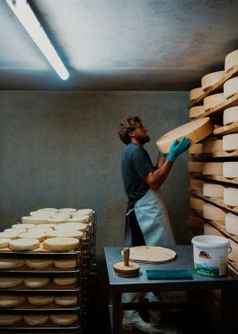 CHRISTIN <br> BÜTTNER