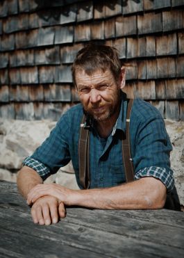 CHRISTIN <br> BÜTTNER