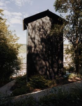 CHRISTIN <br> BÜTTNER