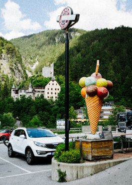 CHRISTIN <br> BÜTTNER