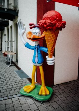 CHRISTIN <br> BÜTTNER