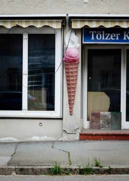 CHRISTIN <br> BÜTTNER