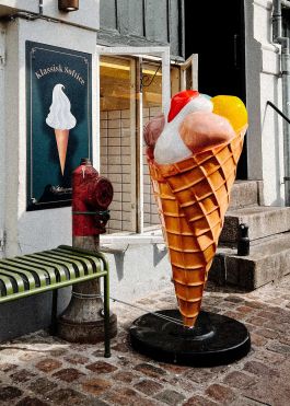 CHRISTIN <br> BÜTTNER