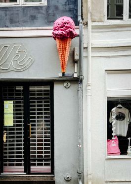 CHRISTIN <br> BÜTTNER