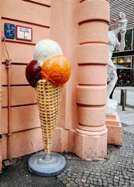 CHRISTIN <br> BÜTTNER