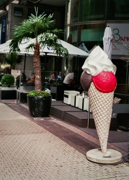 CHRISTIN <br> BÜTTNER