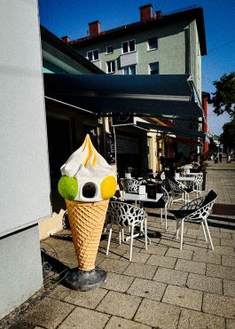 CHRISTIN <br> BÜTTNER