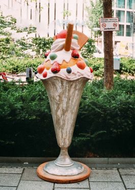 CHRISTIN <br> BÜTTNER