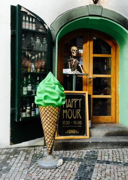 CHRISTIN <br> BÜTTNER