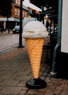 CHRISTIN <br> BÜTTNER