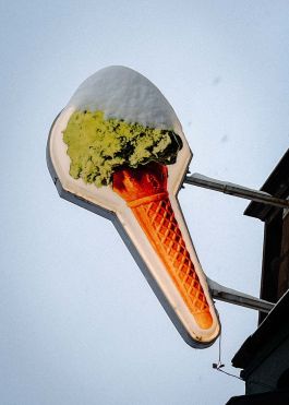 CHRISTIN <br> BÜTTNER