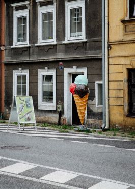 CHRISTIN <br> BÜTTNER