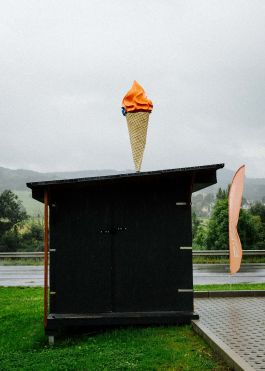 CHRISTIN <br> BÜTTNER