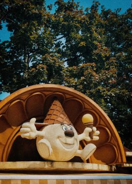 CHRISTIN <br> BÜTTNER