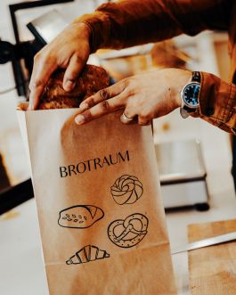 CHRISTIN <br> BÜTTNER