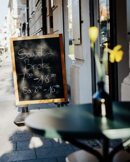 CHRISTIN <br> BÜTTNER