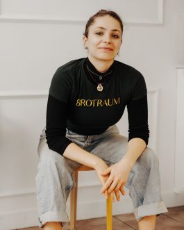 CHRISTIN <br> BÜTTNER