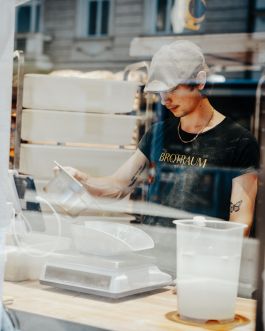 CHRISTIN <br> BÜTTNER