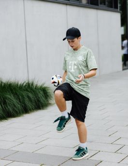 CHRISTIN <br> BÜTTNER