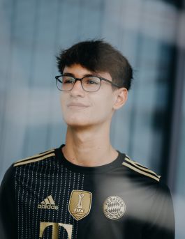 CHRISTIN <br> BÜTTNER