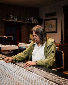 CHRISTIN <br> BÜTTNER